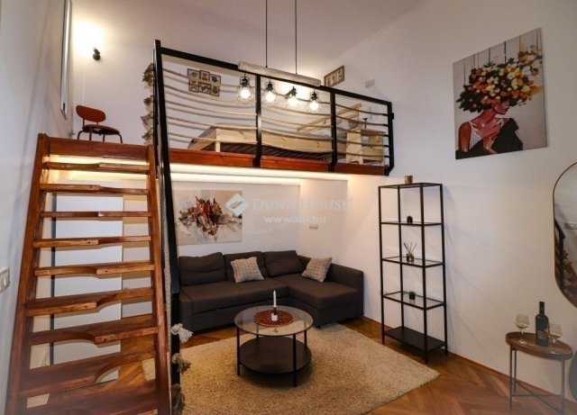 Eladó téglalakás, Budapesten, VI. kerületben 59.9 M Ft, 1 szobás