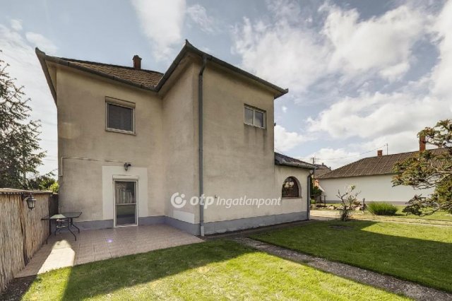 Eladó családi ház, Győrzámolyon 84.5 M Ft, 6+1 szobás