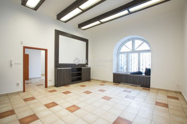 Eladó téglalakás, Budapesten, V. kerületben 350 M Ft, 10 szobás