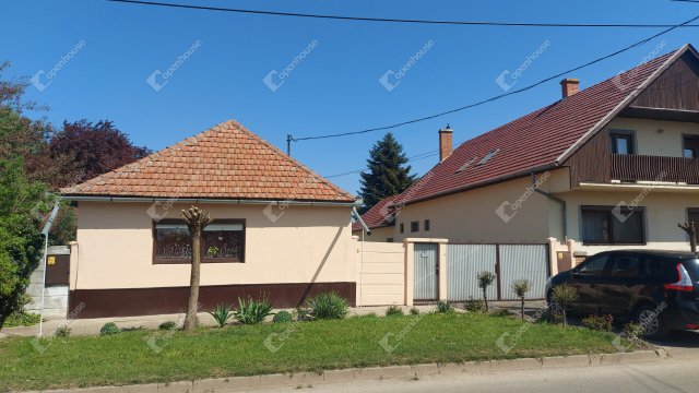 Eladó családi ház, Gyulán 27.9 M Ft, 3 szobás