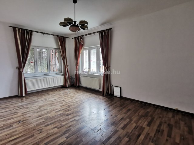 Eladó téglalakás, Budaörsön 280 M Ft, 3 szobás