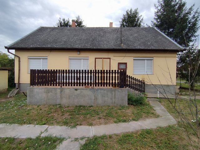 Eladó családi ház, Csányon, Bartók Béla utcában 12.9 M Ft