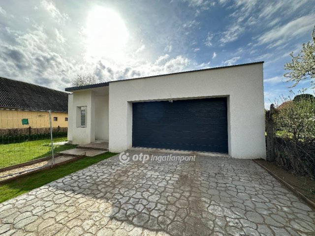 Eladó családi ház, Nyíregyházán 85 M Ft, 1+2 szobás