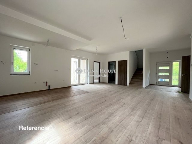 Eladó családi ház, Nagykovácsiban 238.9 M Ft, 5 szobás
