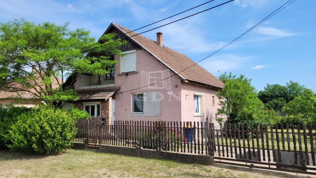 Eladó családi ház, Tápiószecsőn 37.9 M Ft, 4+1 szobás