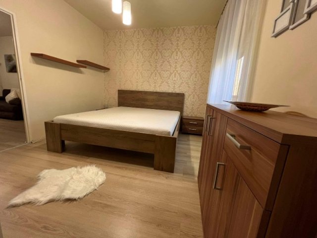 Kiadó panellakás, albérlet, Pécsett 190 E Ft / hó, 2 szobás