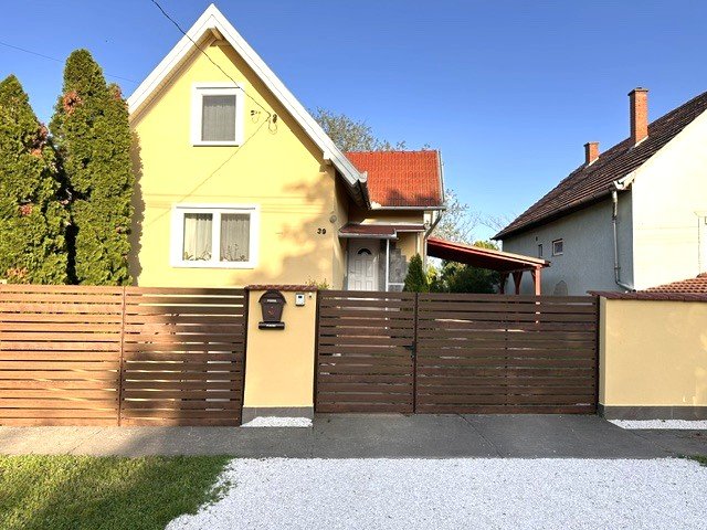 Eladó családi ház, Szolnokon 84.9 M Ft, 3 szobás