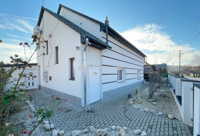 Eladó családi ház, Celldömölkön 37.99 M Ft, 4 szobás