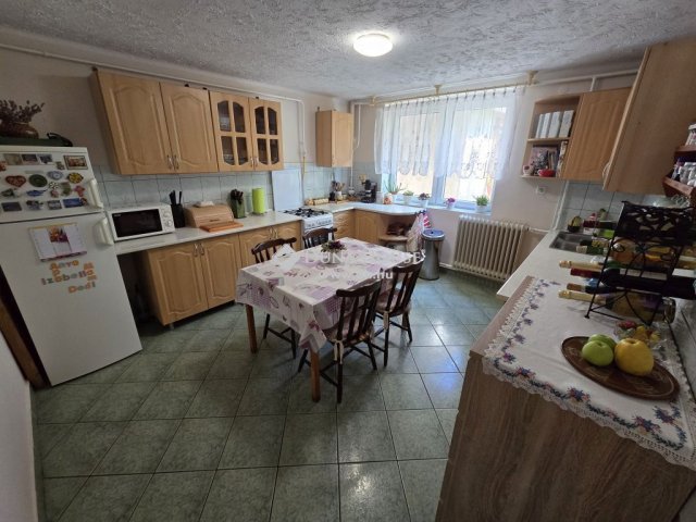Eladó családi ház, Veszprémben 74.9 M Ft, 4 szobás