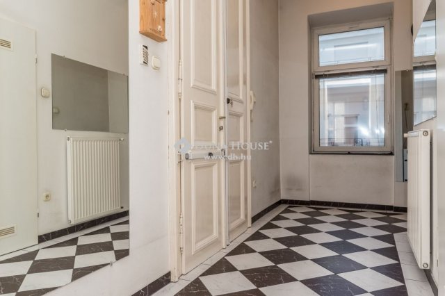Eladó téglalakás, Budapesten, VI. kerületben 115 M Ft, 2 szobás