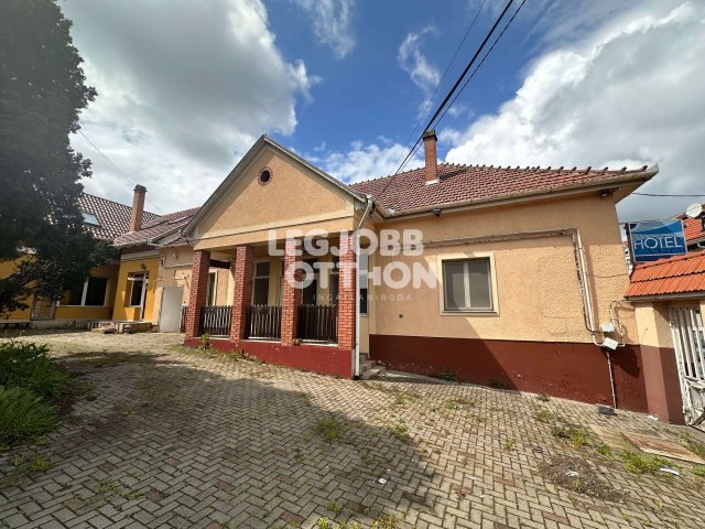 Eladó hotel, Cegléden 220 M Ft, 10 szobás / költözzbe.hu