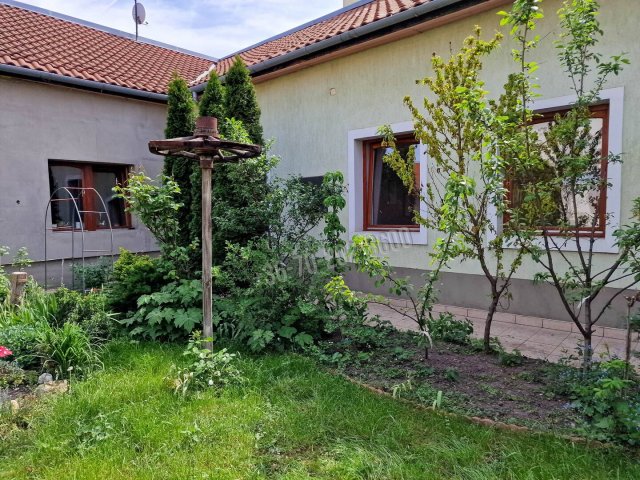 Eladó családi ház, Budapesten, XV. kerületben 69 M Ft, 2 szobás