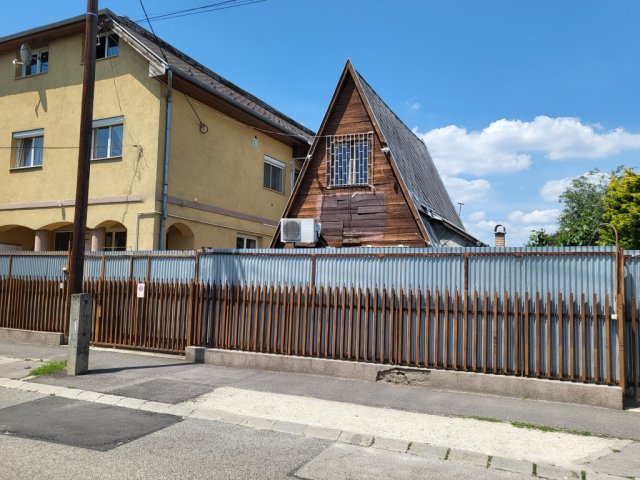 Eladó családi ház, Budapesten, XV. kerületben, Zrínyi utcában