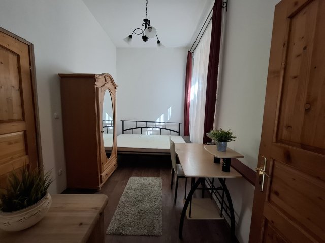 Eladó téglalakás, Pécsett 65 M Ft, 3 szobás