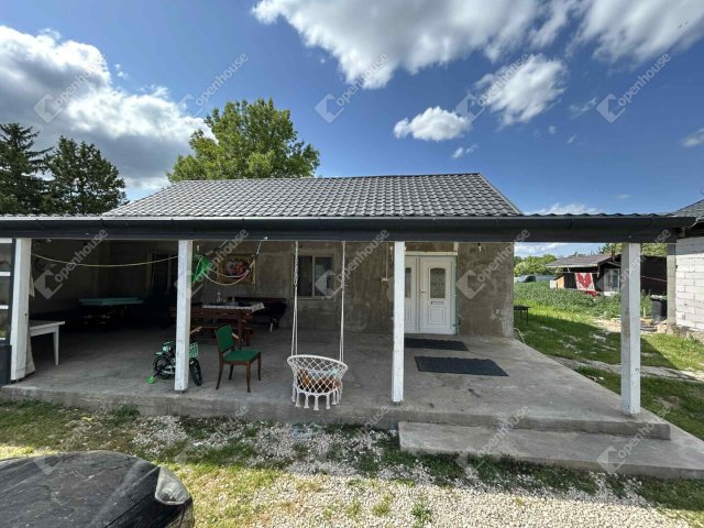 Eladó családi ház, Pilisen 29.9 M Ft, 2 szobás