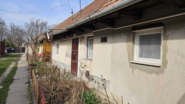 Eladó családi ház, Budakeszin, Fő utcában 35.9 M Ft, 2 szobás