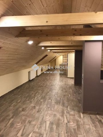 Eladó családi ház, Szadán 130 M Ft, 3 szobás