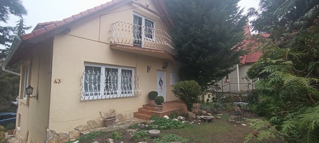 Eladó családi ház, Pécsett 77.999 M Ft, 4 szobás