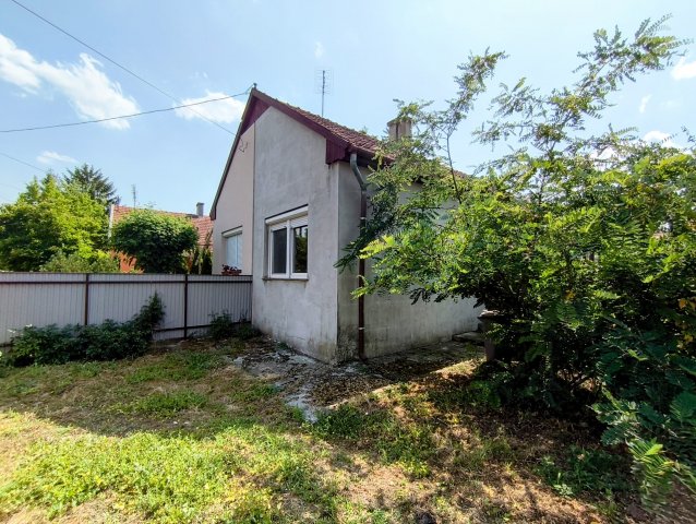 Eladó ikerház, Békésen 25.5 M Ft, 1 szobás