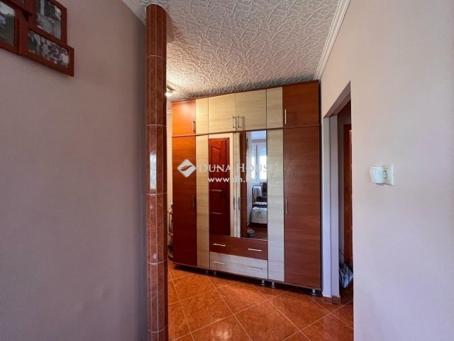 Eladó panellakás, Kecskeméten 44.9 M Ft, 3 szobás