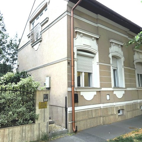 Kiadó családi ház, albérlet, Szolnokon 500 E Ft / hó, 5 szobás