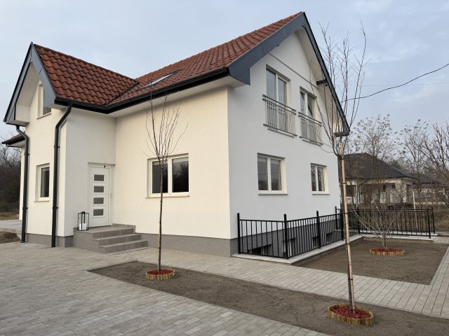 Eladó családi ház, Szigetmonostorban 120 M Ft, 5 szobás
