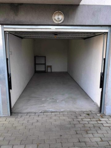 Kiadó garázs, Nyíregyházán, Sarkantyú utcában 35 E Ft / hó