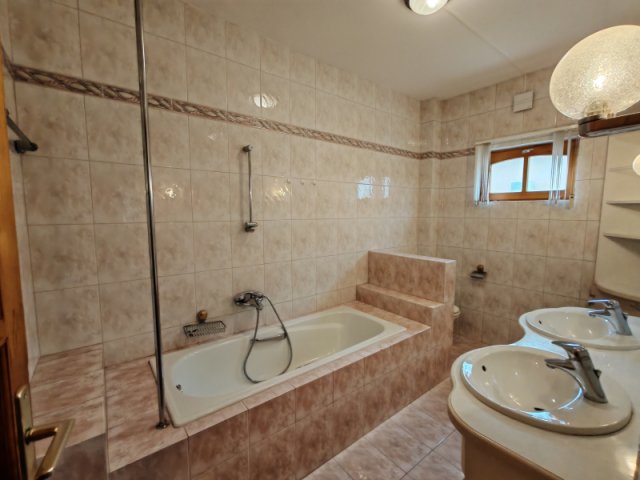 Kiadó családi ház, albérlet, Nagykovácsiban 665 E Ft / hó