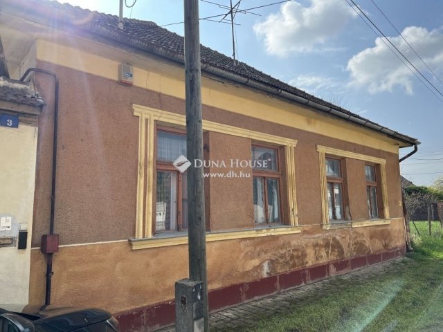 Eladó családi ház, Cegléden 37.5 M Ft, 6 szobás