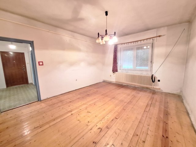 Eladó családi ház, Oroszlányban 44 M Ft, 2 szobás