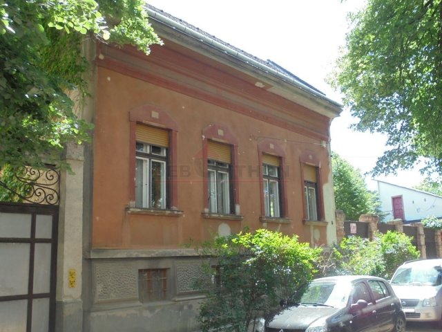 Eladó családi ház, Debrecenben 160 M Ft, 4 szobás