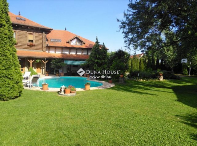 Eladó családi ház, Ceglédbercelen 484.8 M Ft, 11 szobás