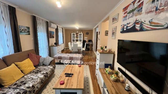 Eladó ikerház, Pápán 49 M Ft, 3 szobás / költözzbe.hu