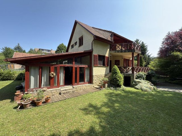 Eladó családi ház, Budakalászon 168.9 M Ft, 6 szobás