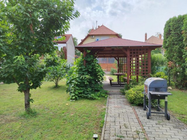 Eladó családi ház, Hévízen 206.04 M Ft, 11 szobás