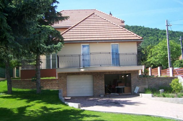 Eladó családi ház, Budapesten, III. kerületben 420 M Ft