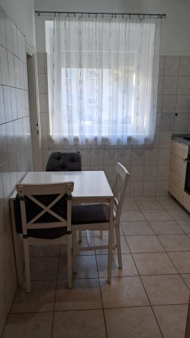 Kiadó téglalakás, albérlet, Szolnokon 180 E Ft / hó, 3 szobás