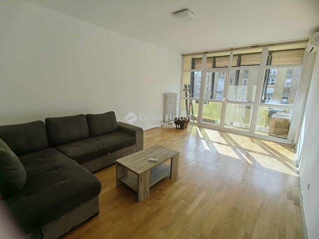 Eladó panellakás, Pécsett 39.5 M Ft, 2 szobás