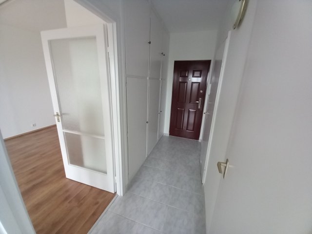 Kiadó panellakás, albérlet, Szolnokon 110 E Ft / hó, 1+1 szobás