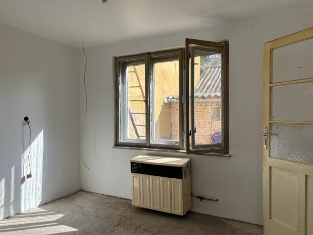 Eladó családi ház, Dunaharasztin 34.9 M Ft, 1 szobás