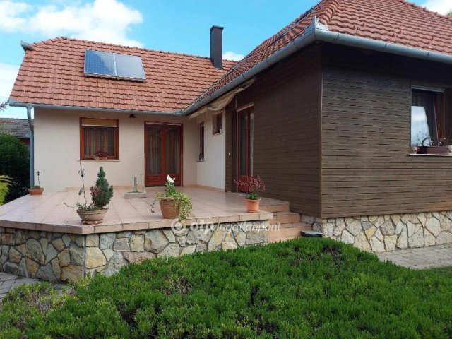 Eladó családi ház, Szajkon 98 M Ft, 2+2 szobás