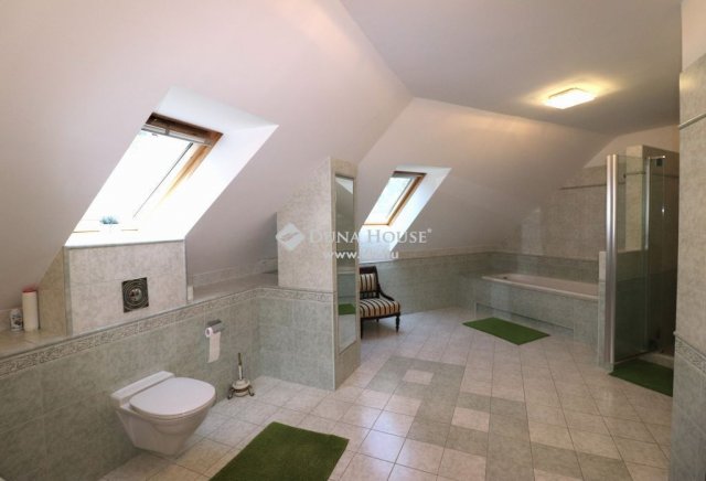 Eladó családi ház, Leányfaluban 250 M Ft, 5 szobás