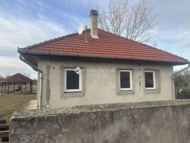 Eladó családi ház, Csemőn 45 M Ft, 3 szobás