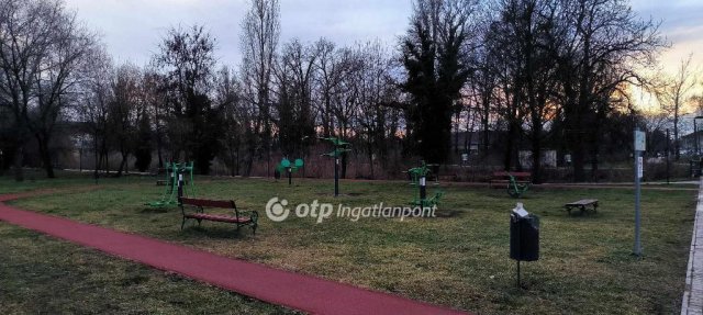 Eladó téglalakás, Békésen 21 M Ft, 1+2 szobás