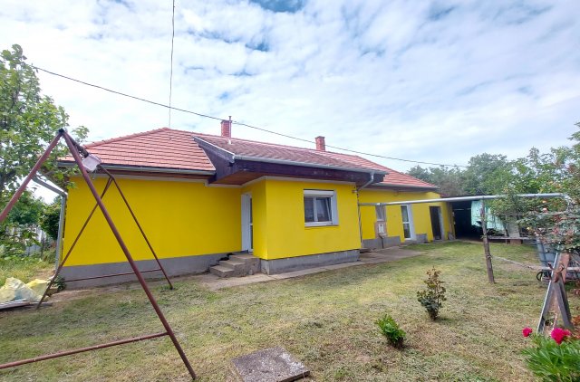 Eladó családi ház, Karmacson 31.9 M Ft, 2 szobás