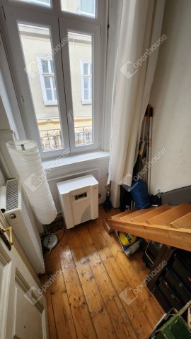 Eladó téglalakás, Budapesten, VI. kerületben 37.5 M Ft, 2 szobás