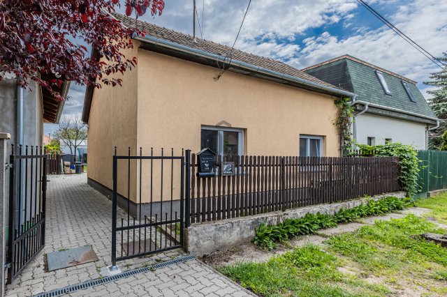 Eladó családi ház, Gödön 64.99 M Ft, 3 szobás