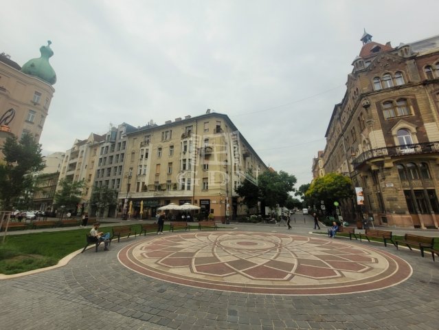 Eladó téglalakás, Budapesten, IX. kerületben, Bakáts téren