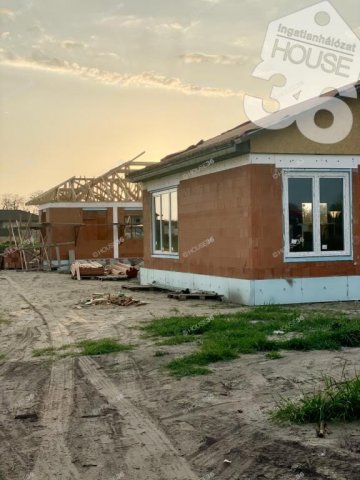 Eladó ikerház, Kecskeméten 81 M Ft, 4 szobás