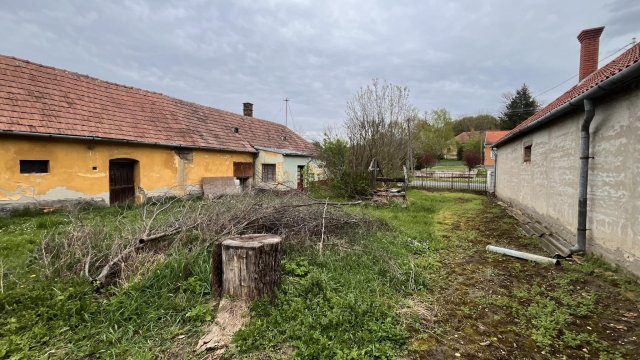 Eladó családi ház, Bögötén 9.8 M Ft, 1 szobás